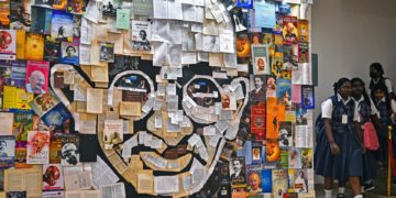 El «mahatma» Gandhi frente a su asesino en el 75 aniversario de su muerte