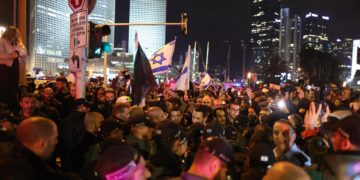 El presidente de Israel llama a «evitar una crisis» tras multitudinarias marchas