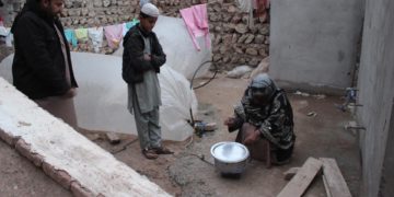 Gas natural en bolsas de plástico, una «bomba» para poder cocinar en Pakistán