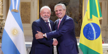 Fernández a Lula: «No vamos a dejar que ningún delirante ataque la democracia»