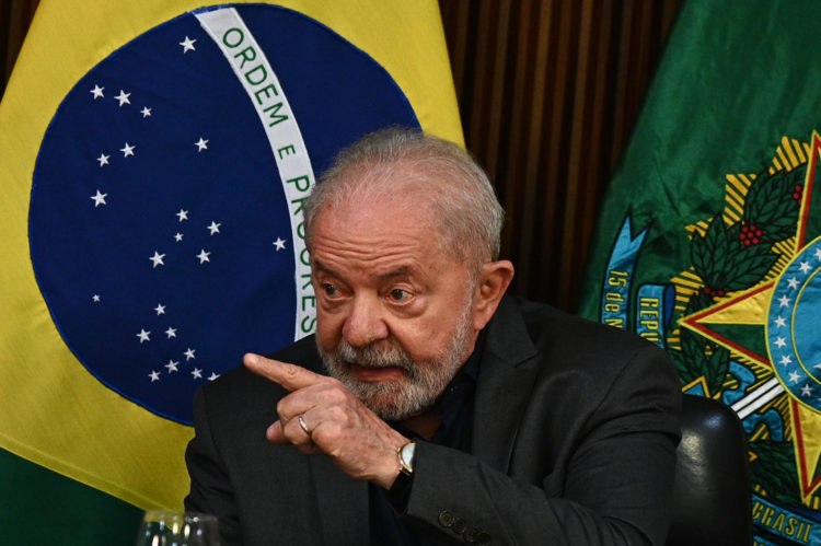 El presidente de Brasil, Luiz Inacio Lula da Silva, participa de una reunión con gobernadores en el Palacio de Planalto, en Brasilia (Brasil), este 9 de enero de 2023. EFE/André Borges