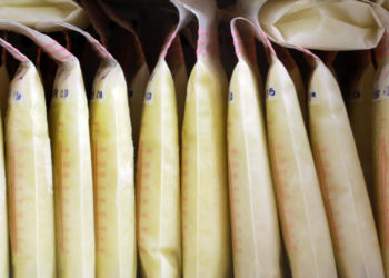 La leche materna de vacunadas contra la covid-19 protege a los lactantes