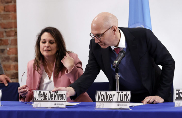 El Alto Comisionado de las Naciones Unidas para los Derechos Humanos, Volker Türk, fue registrado este mércoles, antes de una conferencia de prensa, en Bogotá (Colombia). EFE/Mauricio Dueñas