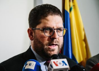 La oposición venezolana designa la comisión que administrará los activos en el exterior