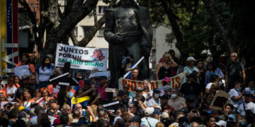 Empleados públicos protestan en Caracas para exigir aumentos salariales