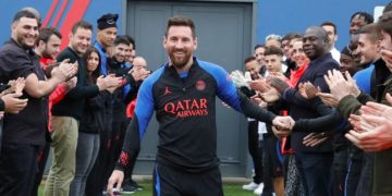 Messi está de vuelta a los entrenamientos con el PSG y fue bien recibido
