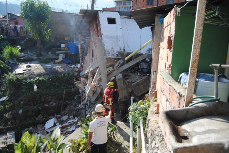 Organismos de infraestructura de la Gobernación intentan minimizar daños estructurales en El Milagro.