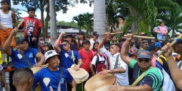 Pampán retumba sus calles al son de San Benito en la Romería