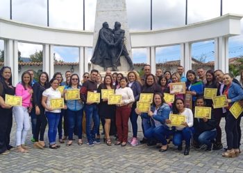 Docentes en Santa Ana reciben reconocimiento de la Cámara Municipal
