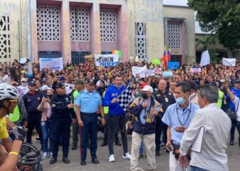 Táchira/ Docentes protestaron en última etapa de la Vuelta a Bramón en Bicicleta
