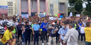 Táchira/ Docentes protestaron en última etapa de la Vuelta a Bramón en Bicicleta