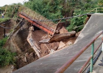 Se desplomó por completo puente peatonal Pinto Salinas – Giraluna de Motatán