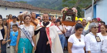 Zea recibe con alegría al Santo Niño de la Cuchilla en su bajada