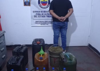 Detienen a hombre revendiendo gasolina en La Floresta
