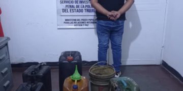 Detienen a hombre revendiendo gasolina en La Floresta