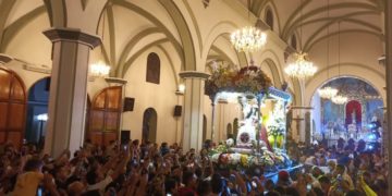 Feligreses colmaron de fe y agradecimiento la bajada de la Divina Pastora