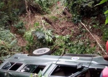 Unidad del Ejército de volcó en San Luis Parte Alta
