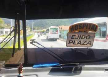 Usuarios reportan colisión entre dos unidades de transporte público entre Ejido y Mérida