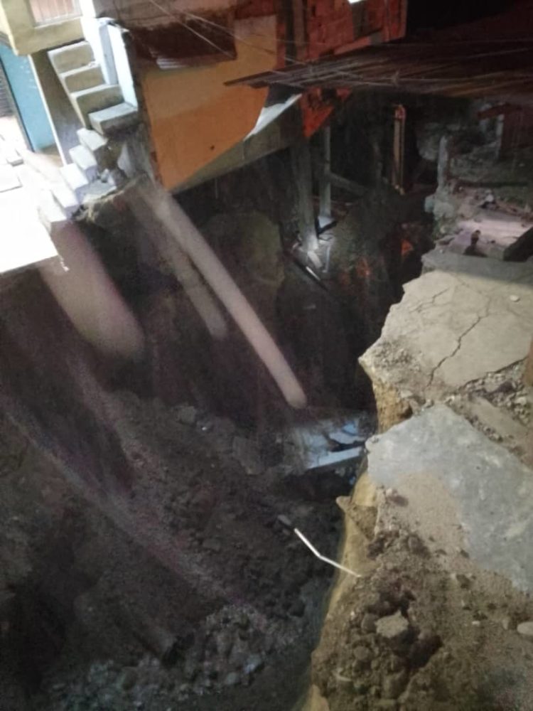 Se desploma casa en el Barrio El Milagro