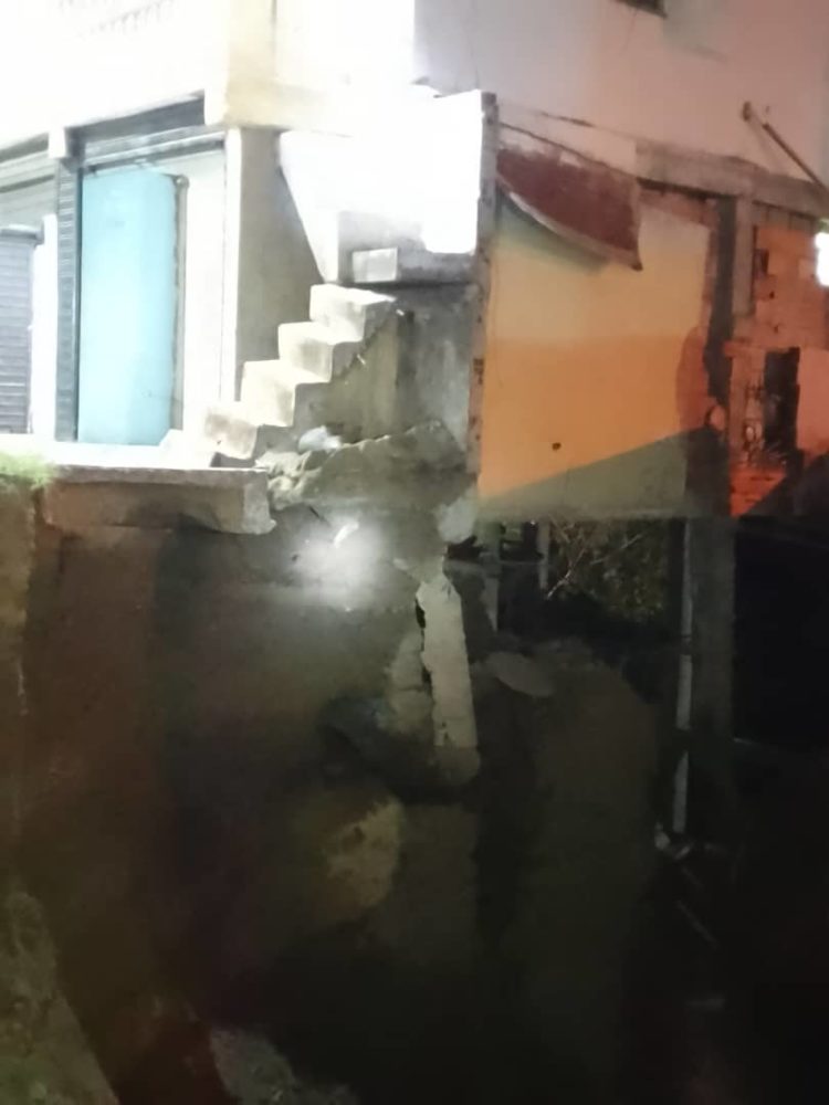 Se desploma casa en el Barrio El Milagro