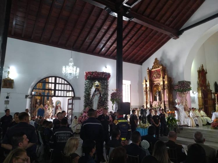 ¡Salve Reina!: En hombros de su pueblo la Virgen de la Paz bendice a Trujillo