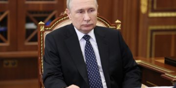 Putin ordena un alto el fuego de 36 horas a partir del mediodía del viernes