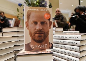 Las memorias del príncipe Enrique inundan las librerías del Reino Unido