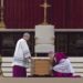 El secretario de Ratzinger critica en sus memorias las pugnas de poder en el Vaticano