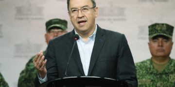 Gobierno colombiano suspende el decreto de cese bilateral con el ELN y le pide una tregua