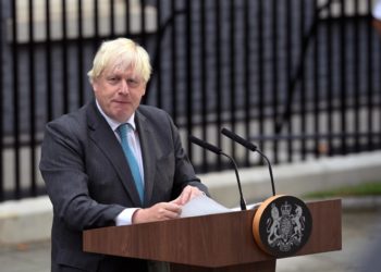 Johnson dice que Putin le amenazó con un ataque con misil