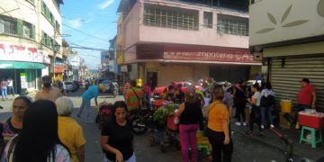 Vuelven a verse trabajadores informales en las principales avenidas de Valera