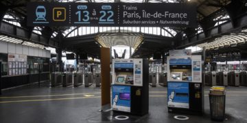 Un incendio provocado paraliza una de las grandes estaciones de París