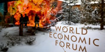 Davos | La mayoría de los líderes del sector privado global proyectan una recesión en 2023