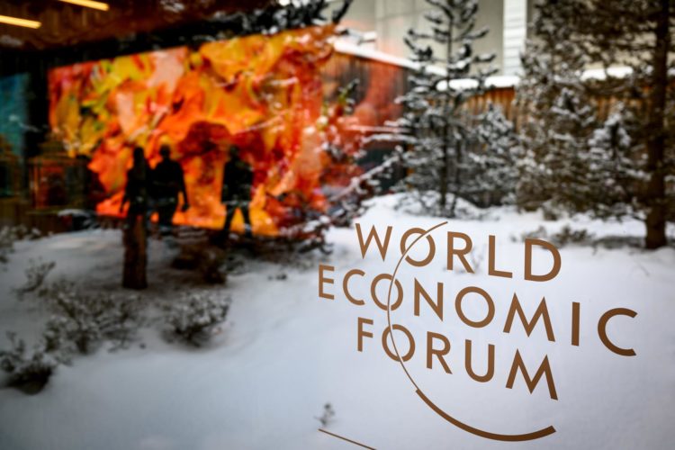 Logo del Foro Económico Mundial en la edición de este año en Davos. EFE/EPA/LAURENT GILLIERON