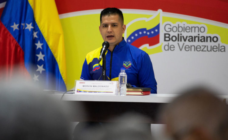 El ministro de Deporte de Venezuela, Mervin Maldonado, habla durante una rueda de prensa, hoy, en Caracas (Venezuela). EFE/Rayner Peña R.