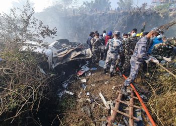 Hallan 68 cadáveres tras accidente aéreo con 72 pasajeros a bordo en Nepal