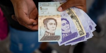 El bolívar pierde la quinta parte de su valor frente al dólar en enero