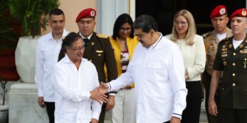 Nicolás Maduro recibe a Gustavo Petro en su segunda visita a Caracas