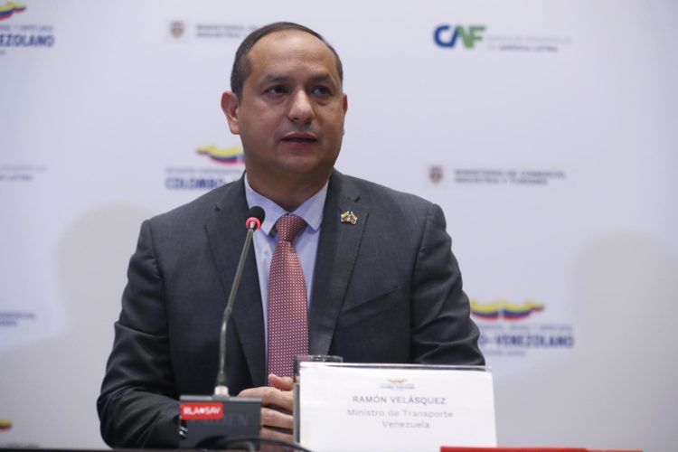 El ministro de Transporte de Venezuela, Ramón Velásquez, en una fotografía de archivo. EFE/Carlos Ortega