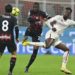 Milán dejó dos puntos en casa ante Roma que le hizo dos goles al final