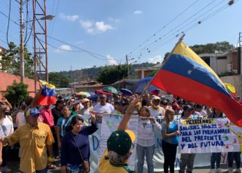 Trabajadores públicos en protesta: «Con estos sueldos de hambre, mi mamá y yo sobrevivimos gracias a remesas»