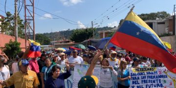 Trabajadores públicos en protesta: «Con estos sueldos de hambre, mi mamá y yo sobrevivimos gracias a remesas»