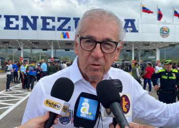 Alcalde de Cúcuta invita a los venezolanos a cruzar en taxis y no en vehículos privados
