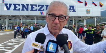 Alcalde de Cúcuta invita a los venezolanos a cruzar en taxis y no en vehículos privados