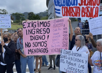 Táchira/ Jubilados y pensionados del Seniat  protestaron exigiendo aumento salarial
