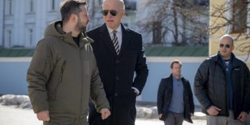 Biden visita Kiev y anuncia unos 500 millones de dólares en ayuda militar