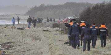 Al menos 40 migrantes mueren tras un naufragio en la costa de Italia