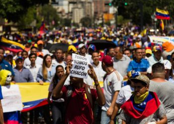 Jóvenes venezolanos llaman a una manifestación este domingo por la democracia
