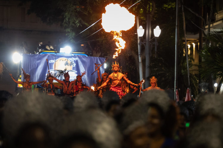 Artistas se presentan durante la celebración del carnaval, en el centro de la ciudad de Sao Paulo (Brasil), en una fotografía de archivo. EFE/ Isaac Fontana