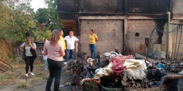Piden apoyo para trabajadora dependiente de la Gobernación del Táchira que lo perdió todo al quemarse su vivienda